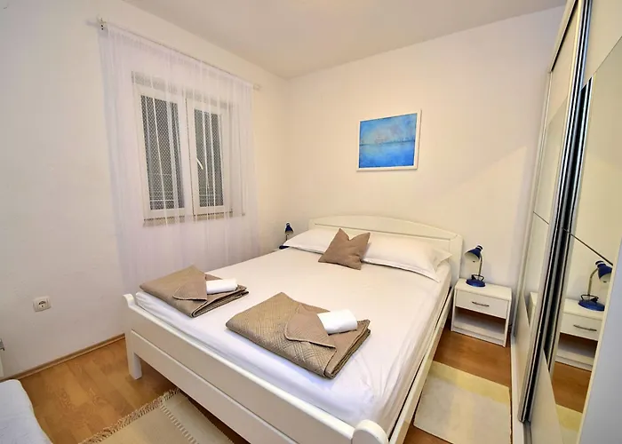 Apartamento Ana-2 By Interhome Supetar
